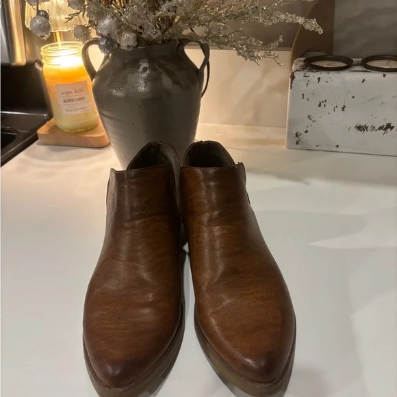 Seven7 Tan Leather Ankle Booties - Picture 6 of 9